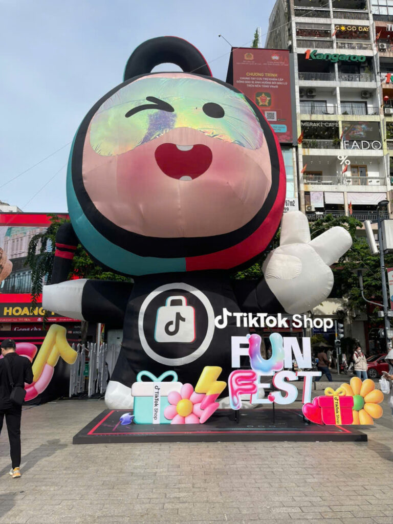 Mo hinh bom hoi tiktok cao 10m